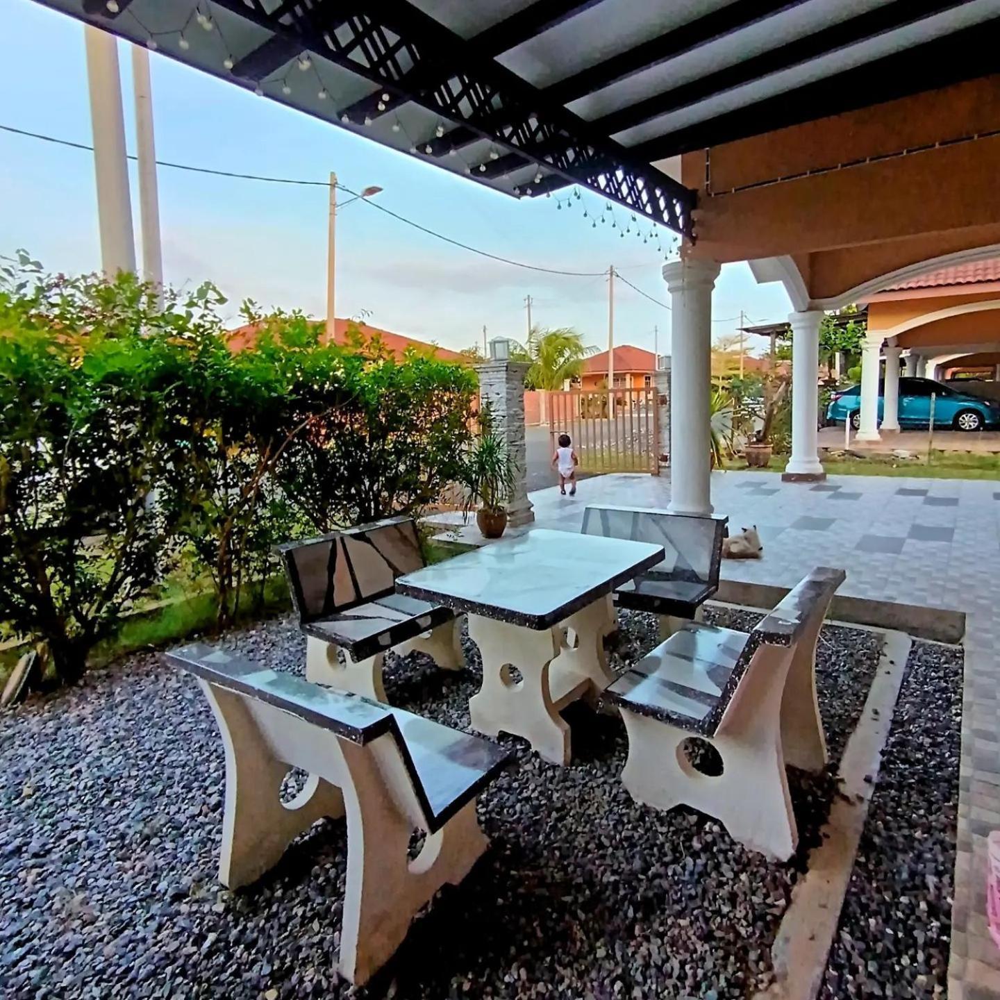 Ebnur Homestay Arau Exterior foto
